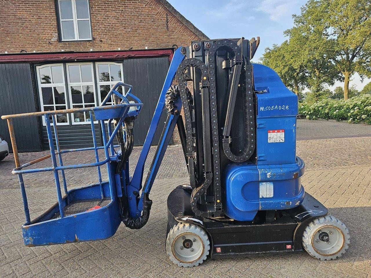 Mast lift ATN Piaf1000R Electric 10.04m 2013