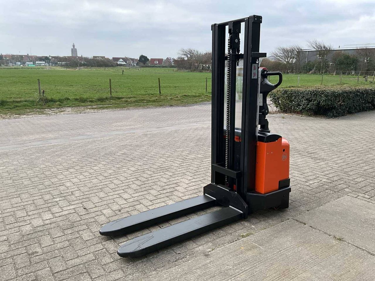 Stapelaar BT SWE100 Elektrisch 1000kg 3.3m