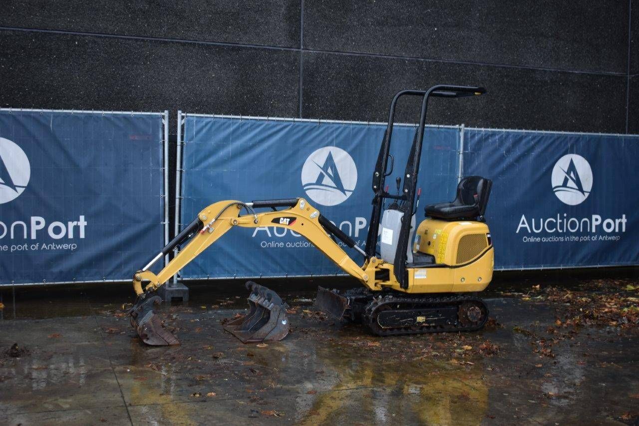 Mini digger Caterpillar 300.9D Diesel