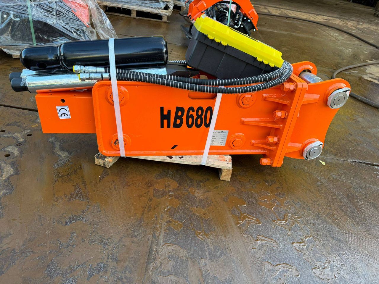 Demolition hammer HB680 2024