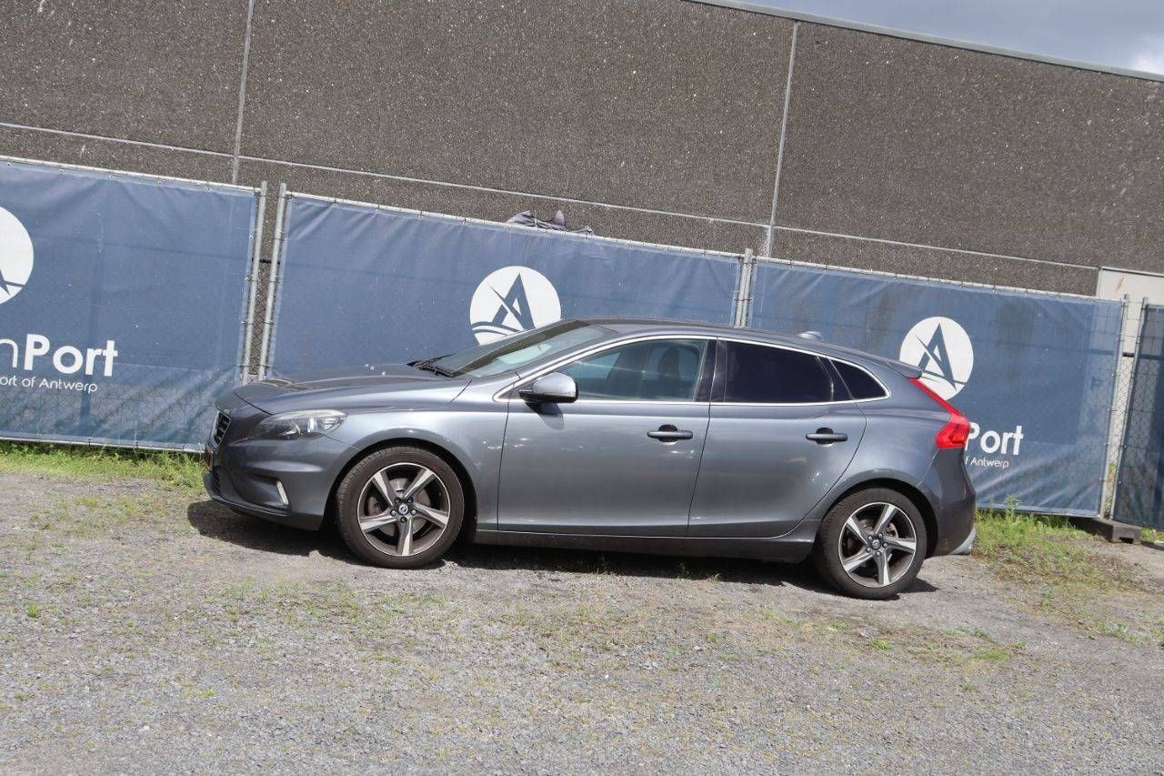 Passenger car Volvo V40 Petrol 150hp 2014 (Margin)