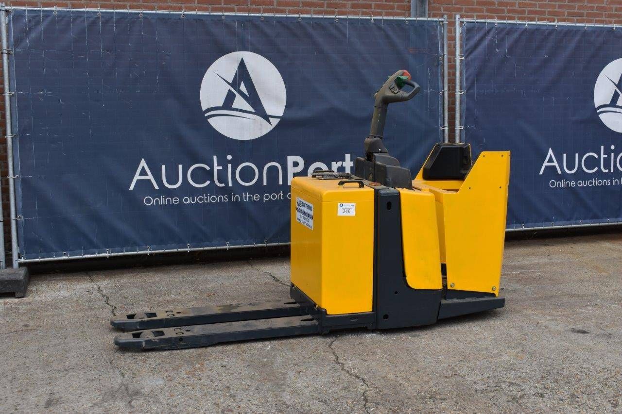 Electric pallet truck