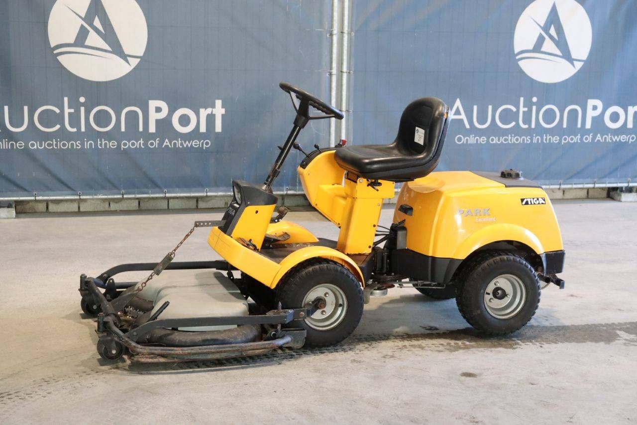 Stiga Park Excellent Petrol Riding Mower