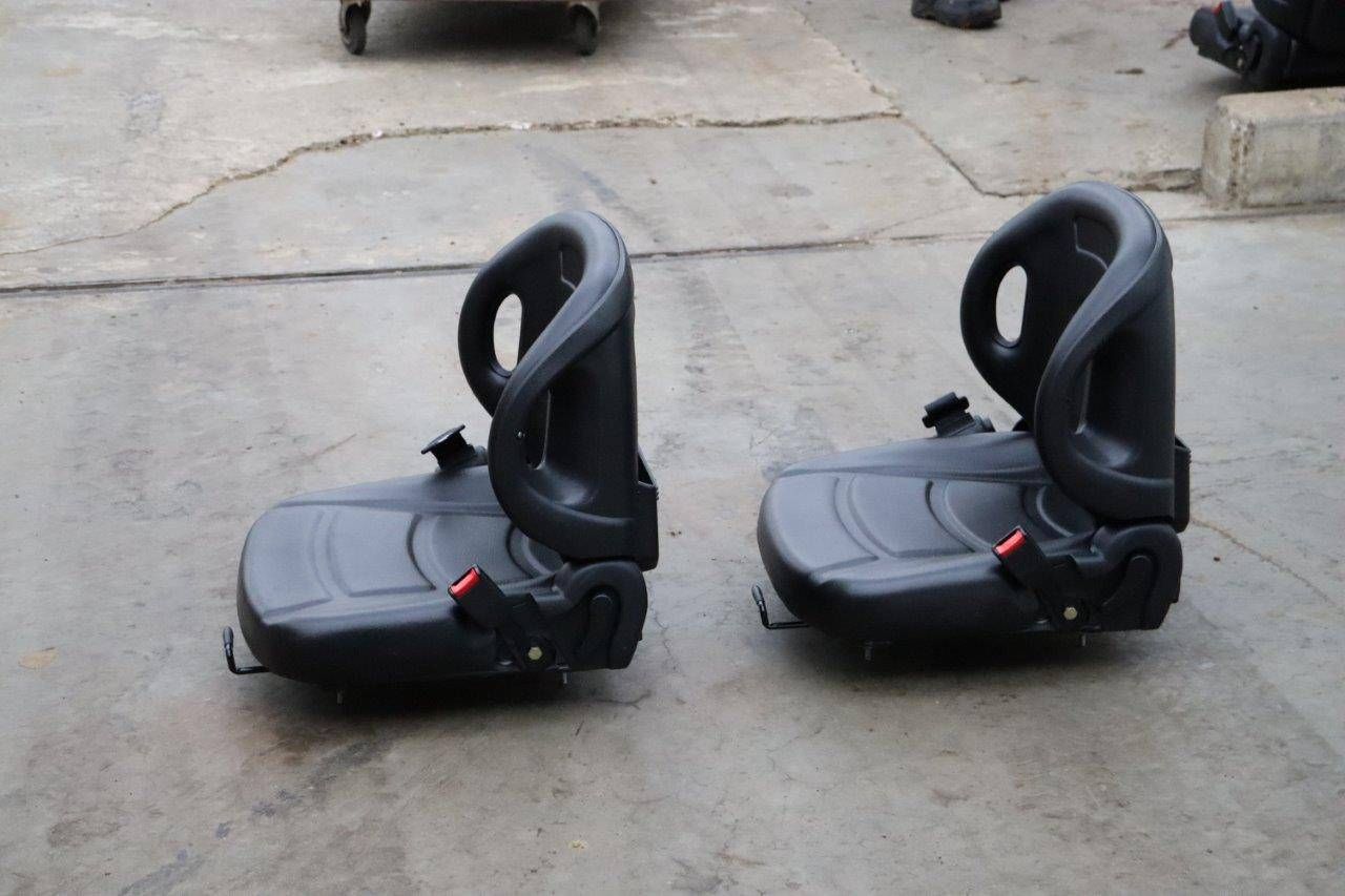 2 sièges de chariot élévateur Nouveau