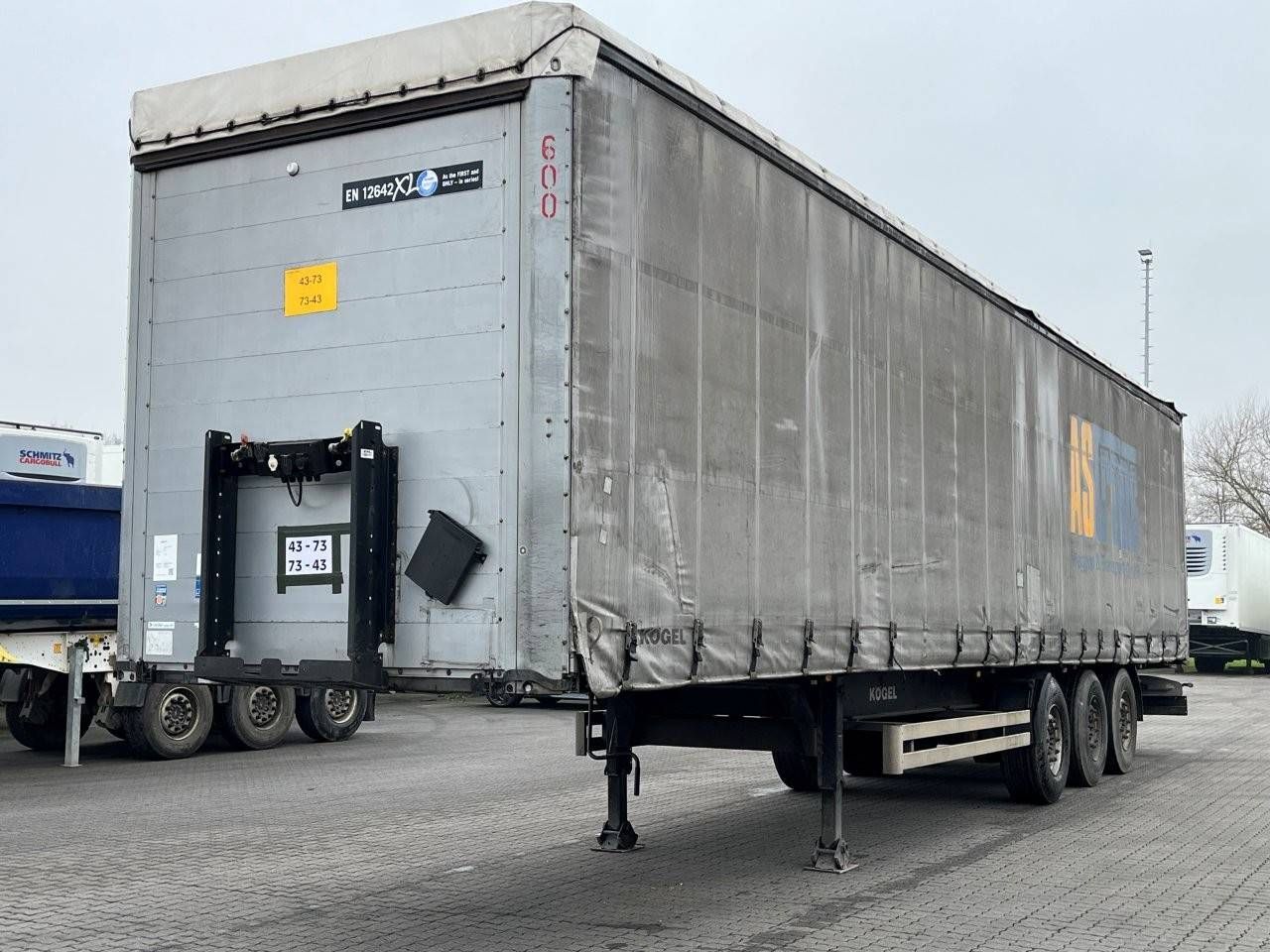Sliding curtain semi-trailer Kögel S24 2011