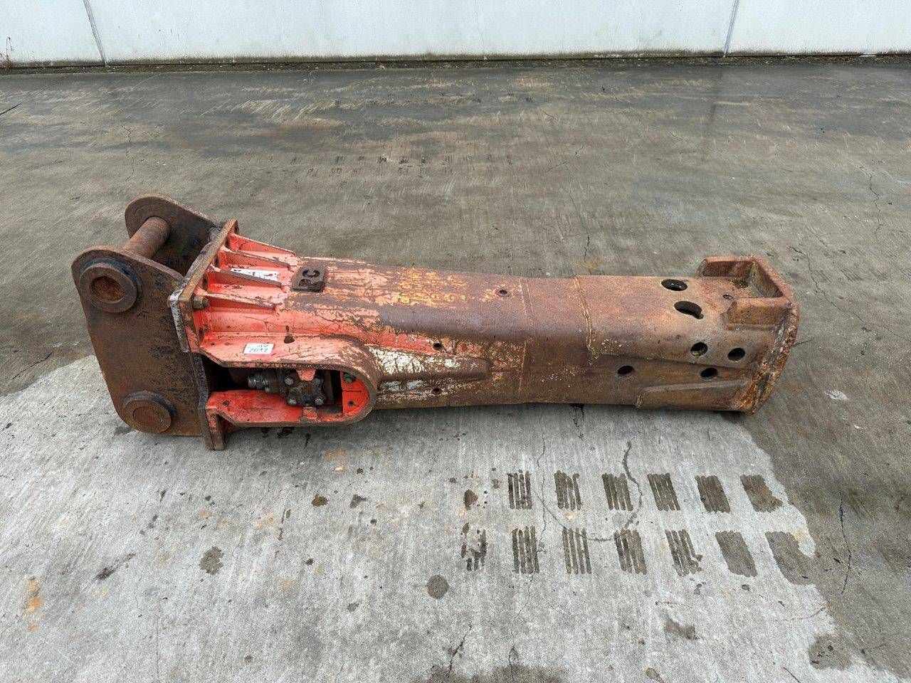 Demolition hammer with quick-change head plate