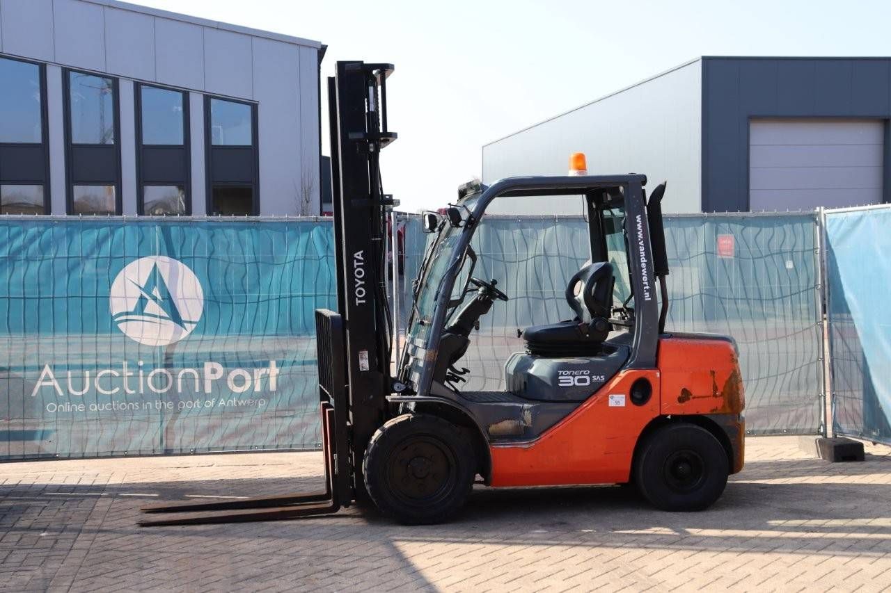 Forklift Toyota 02-8FDF30 Diesel 3000kg 2012