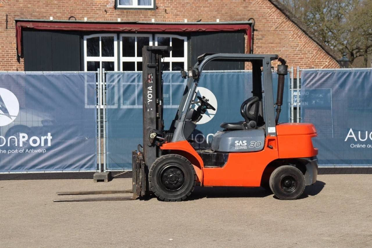 Forklift Toyota 62-7FDF30 Diesel 3000kg 4.7m 1999