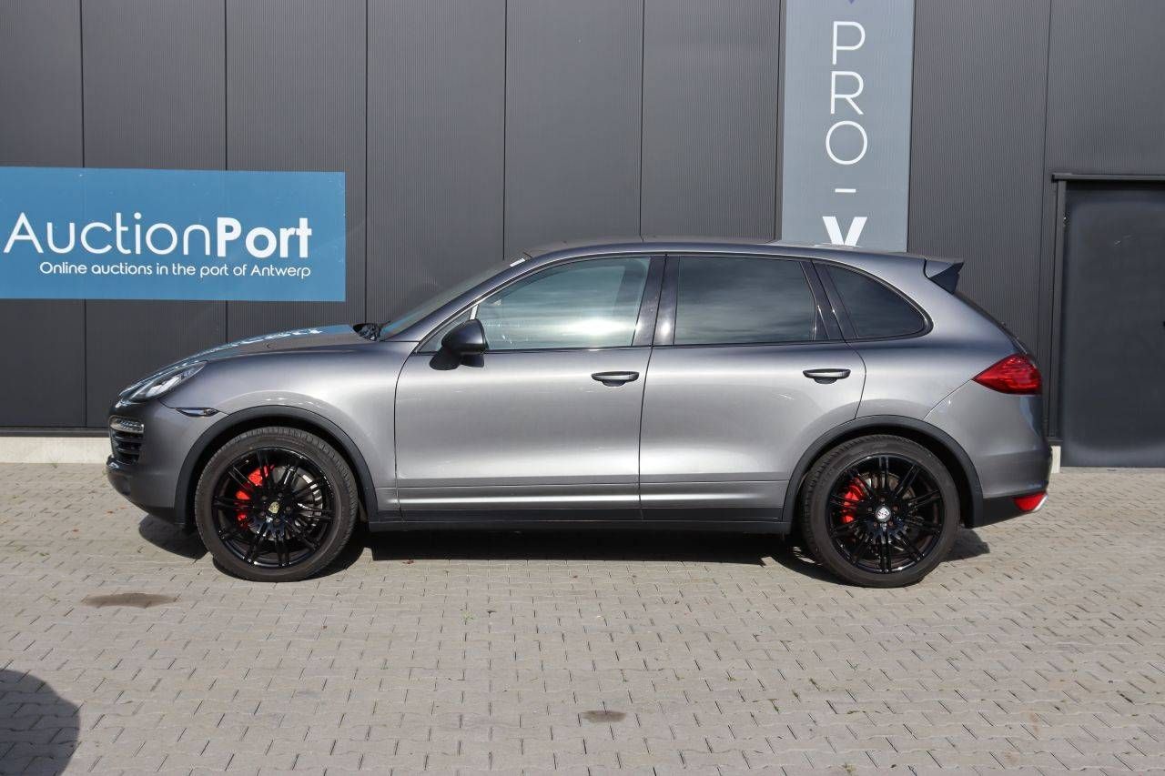 SUV Porsche Cayenne Diesel 2013