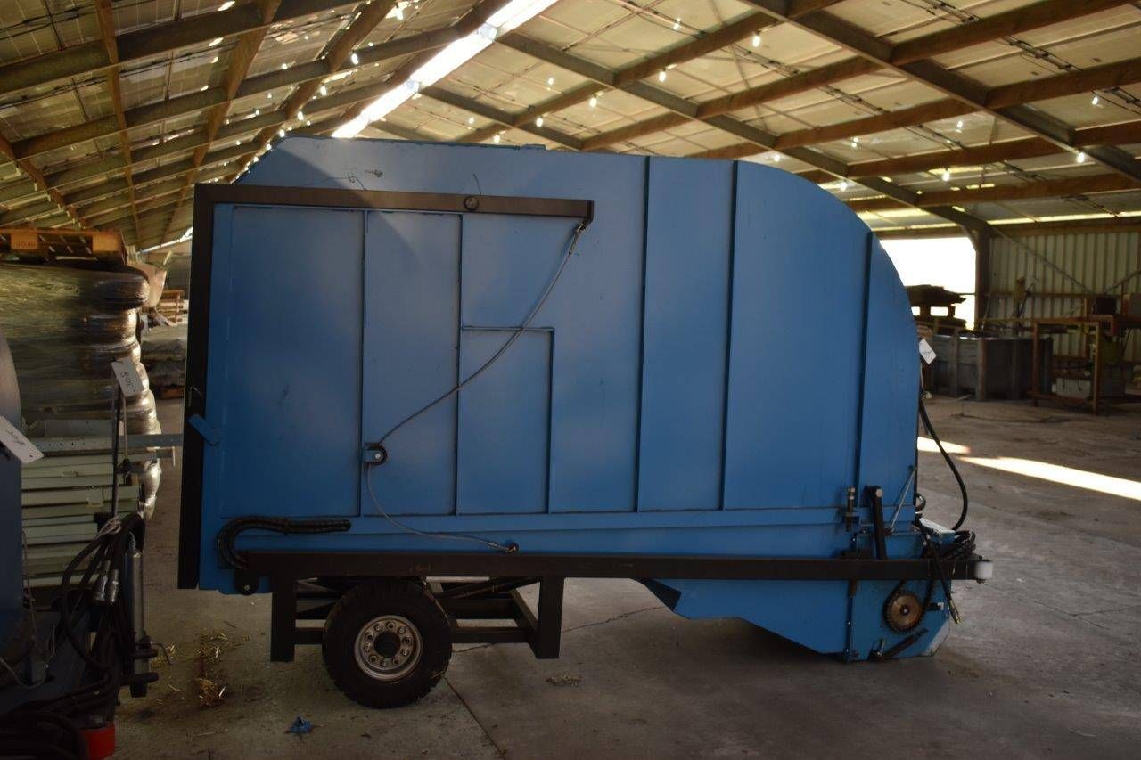 Loading wagon