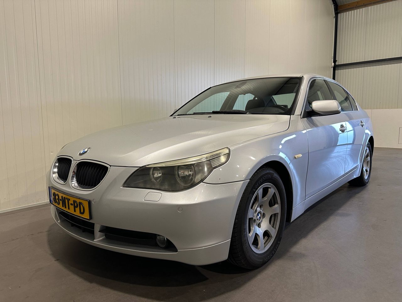 Passenger car BMW 5-series 520i Executive Petrol 170 hp 2004 (Margin)