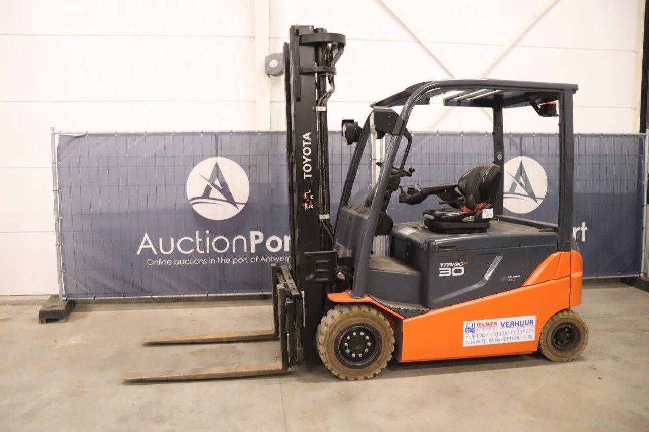 Forklift Toyota 8FBMT30 Electric 3000kg 5.5m 2015