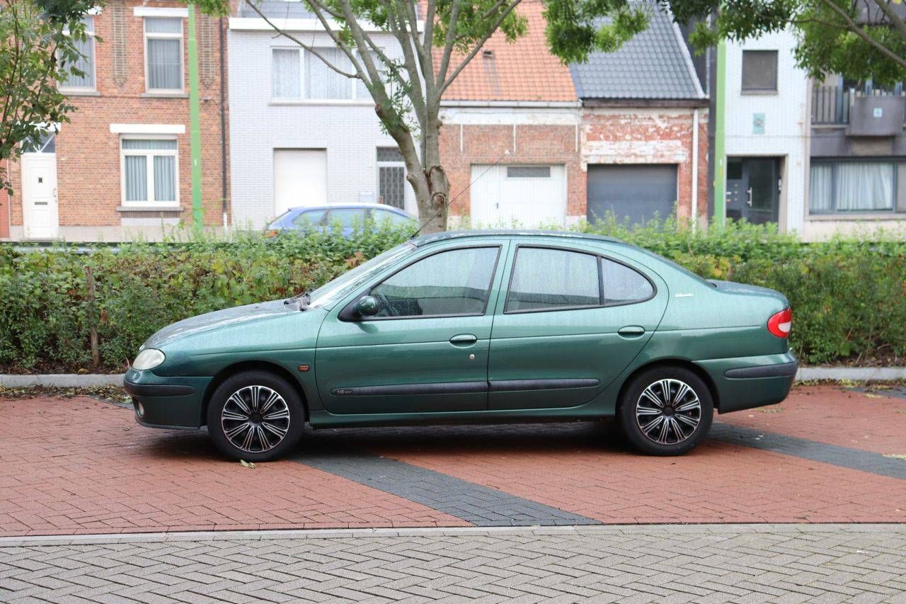 Carro passageiro Renault Mégane Classic 1.6 16V Gasolina 107hp 2002 (Margem)