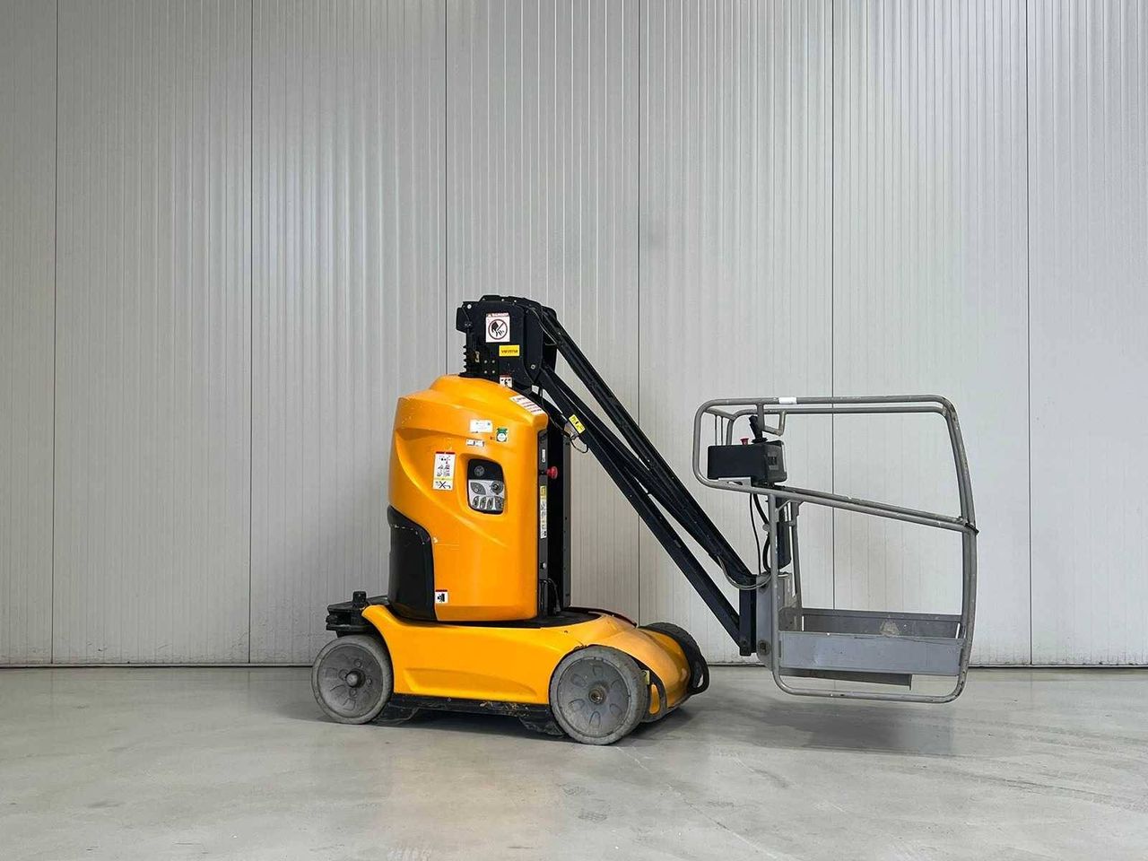 Mast lift Manitou 80VJR Electric 8m