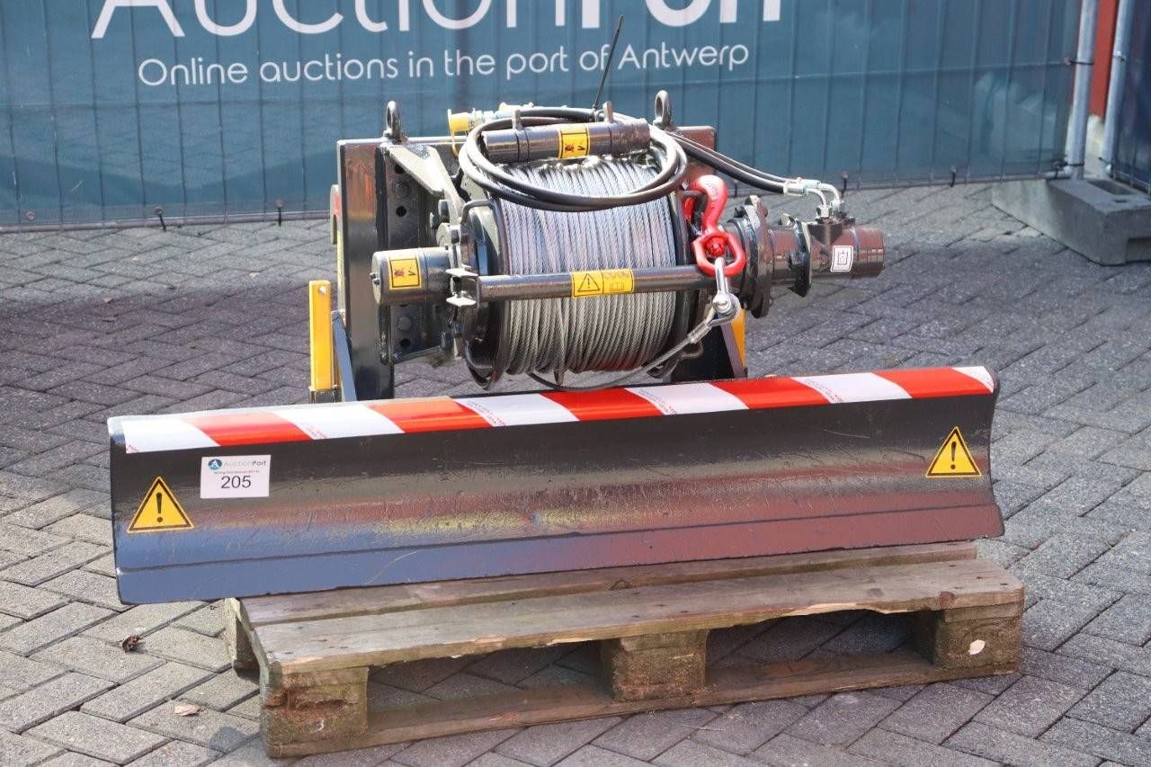 Ground cable winch with Giant mounting 