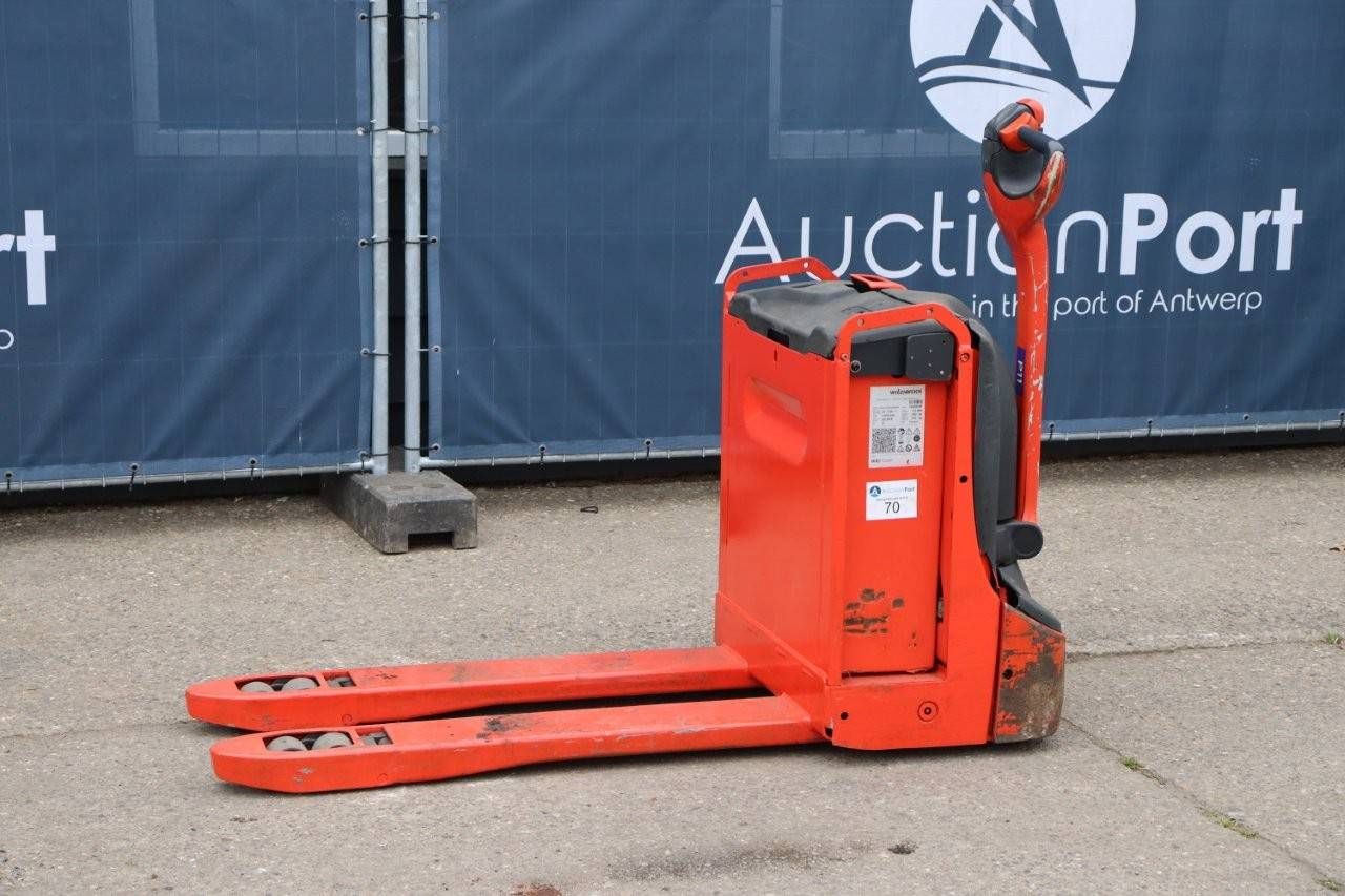 Electric pallet truck