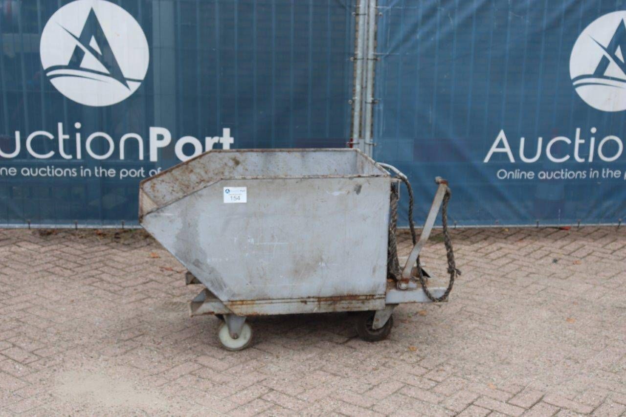 Dump truck