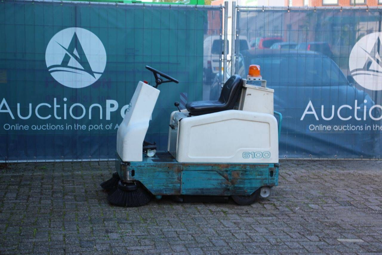 Tennant 6100 Electric Sweeper
