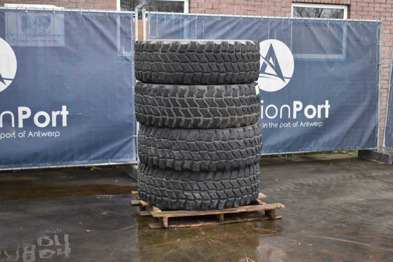 Set of tires Goodyear 395/85R20