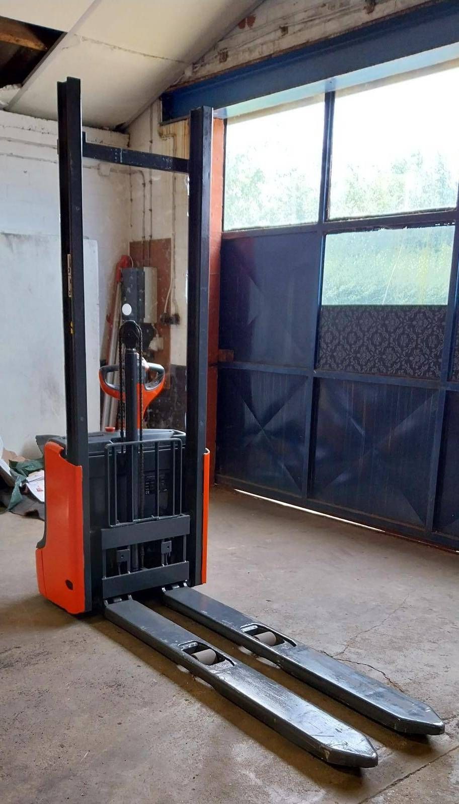 Apilador Linde L12 1200kg