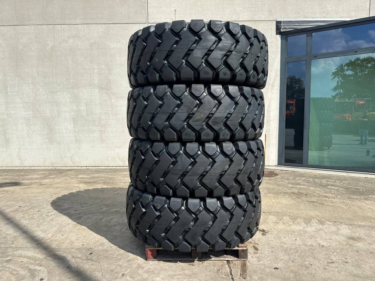 Forcestone Wheel Loader Tires 23.5-25 New