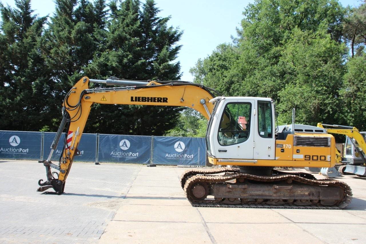 Crawler excavator Liebherr R 900 C Litronic Diesel 2012