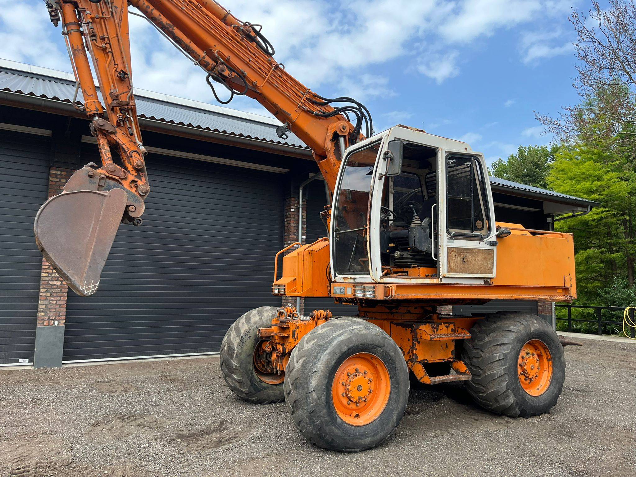 Wheel excavator