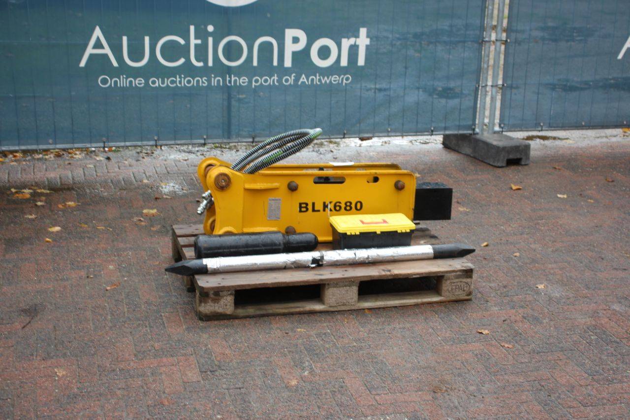 Demolition hammer BLK BLK680