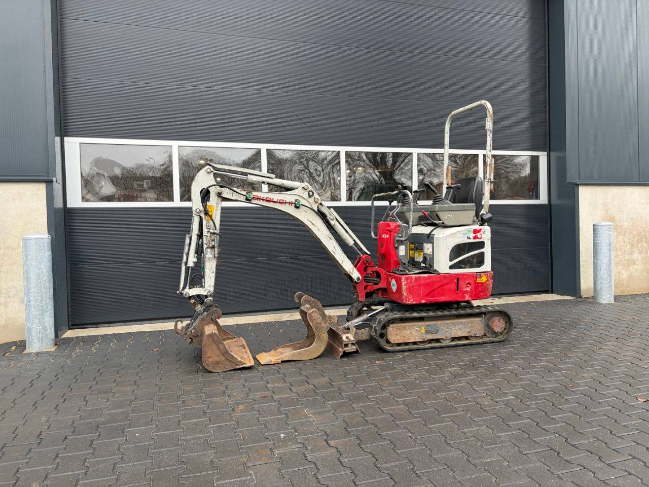 Mini excavator Takeuchi TB210R Diesel 8.8kW 2015