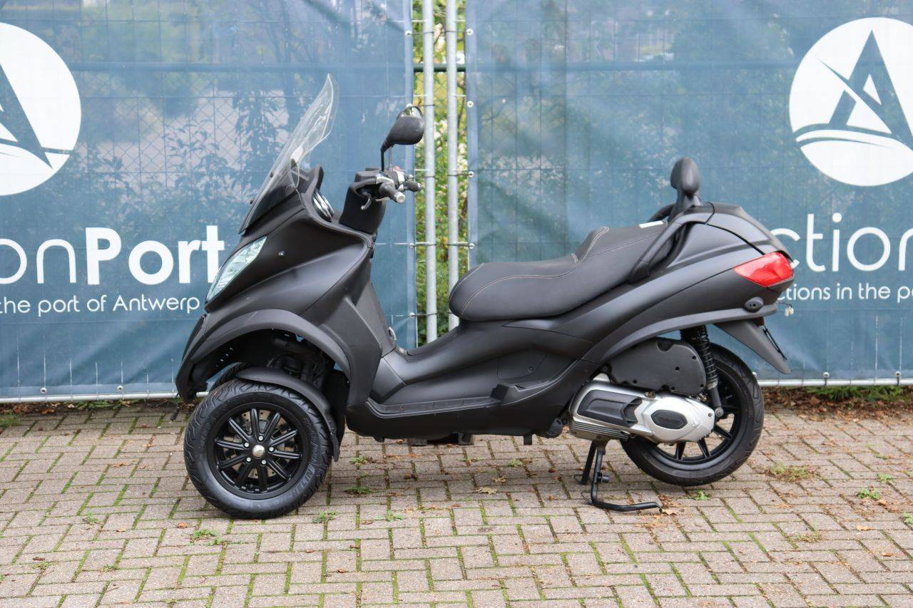Scooter Piaggio M64 Benzine 22pk 2010