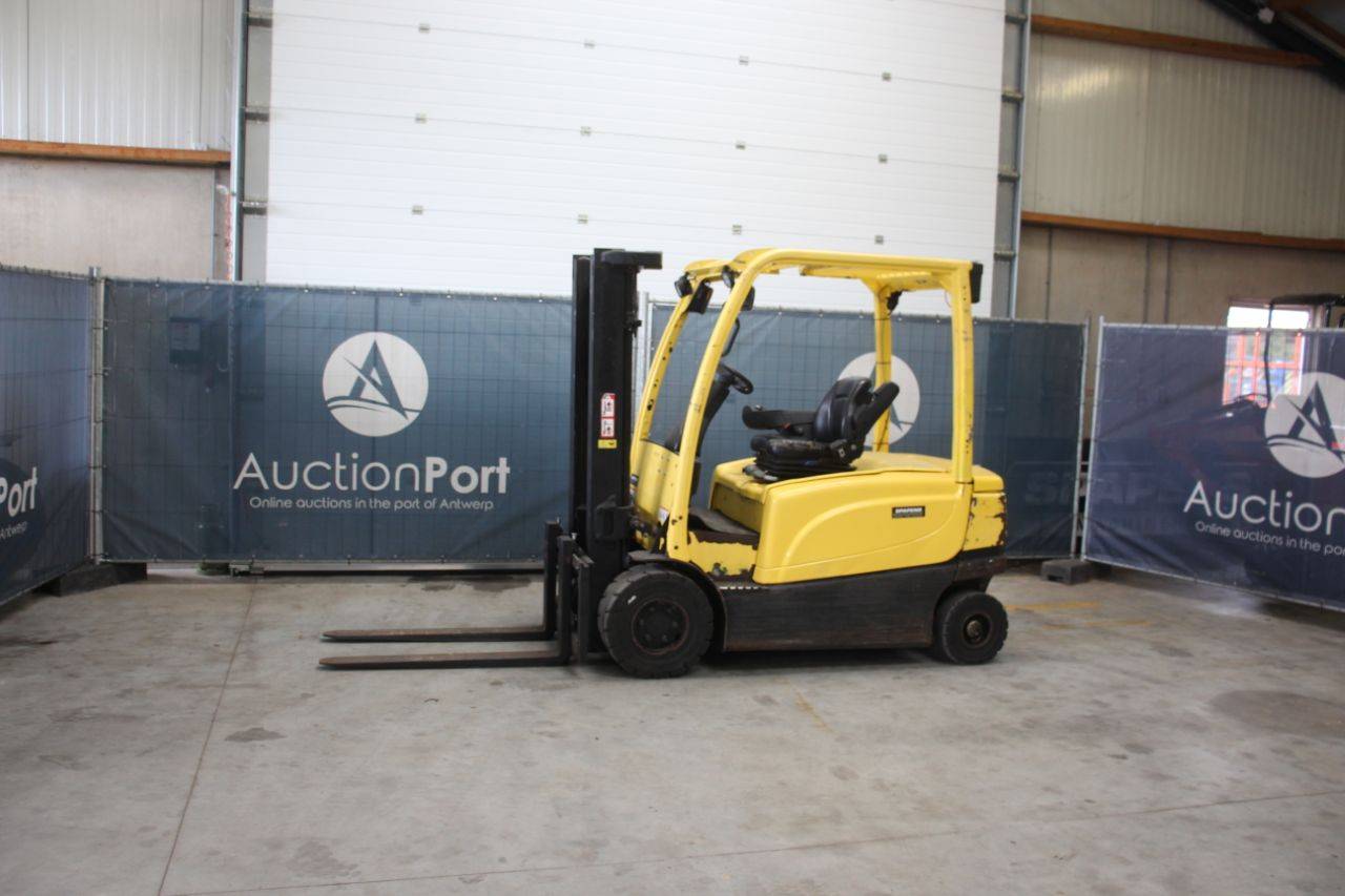 Hyster J3.0XN Electric Forklift 2210kg 3.21m 2016