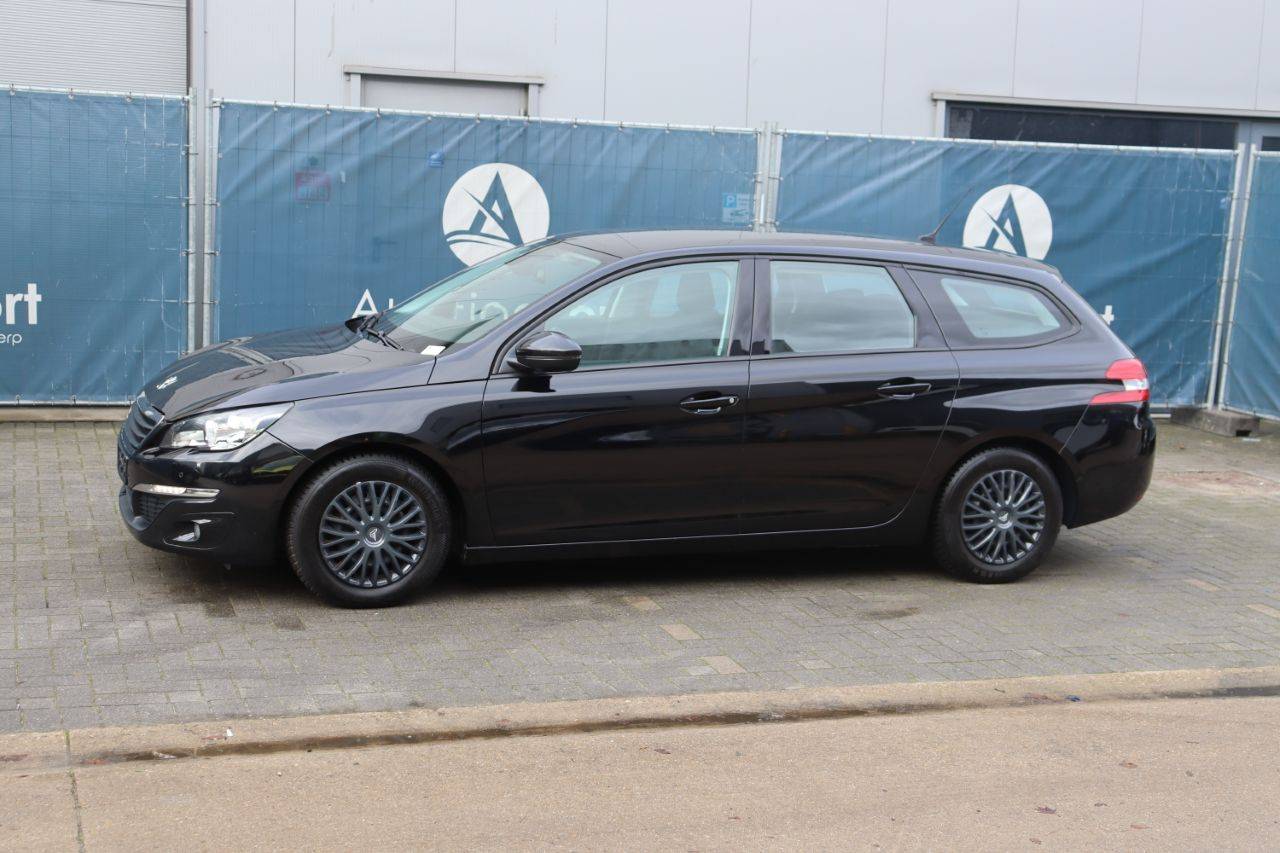 Passenger car Peugeot 308 Diesel 85kW 2016