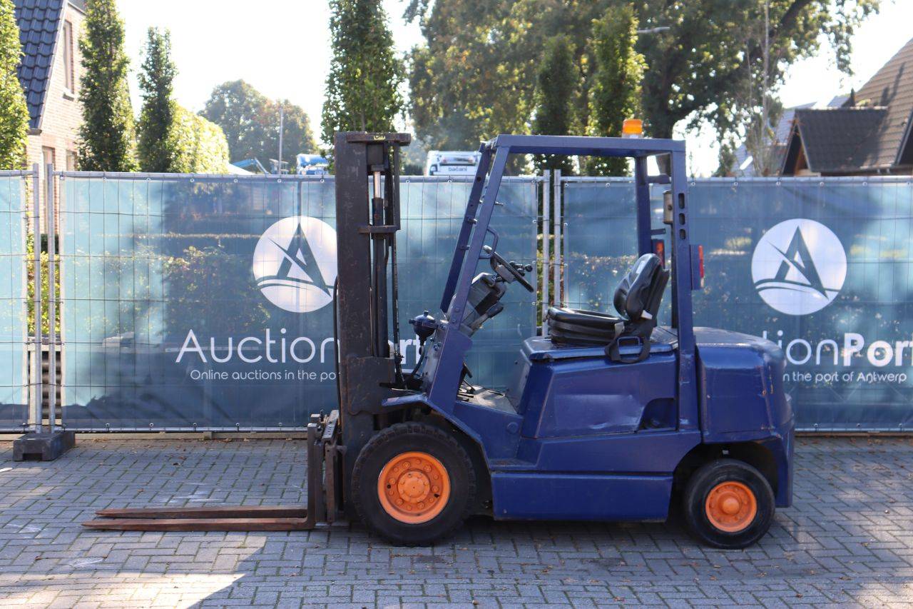 Carretilla elevadora Yale GDP25 diésel de 2500 kg, año 1999.