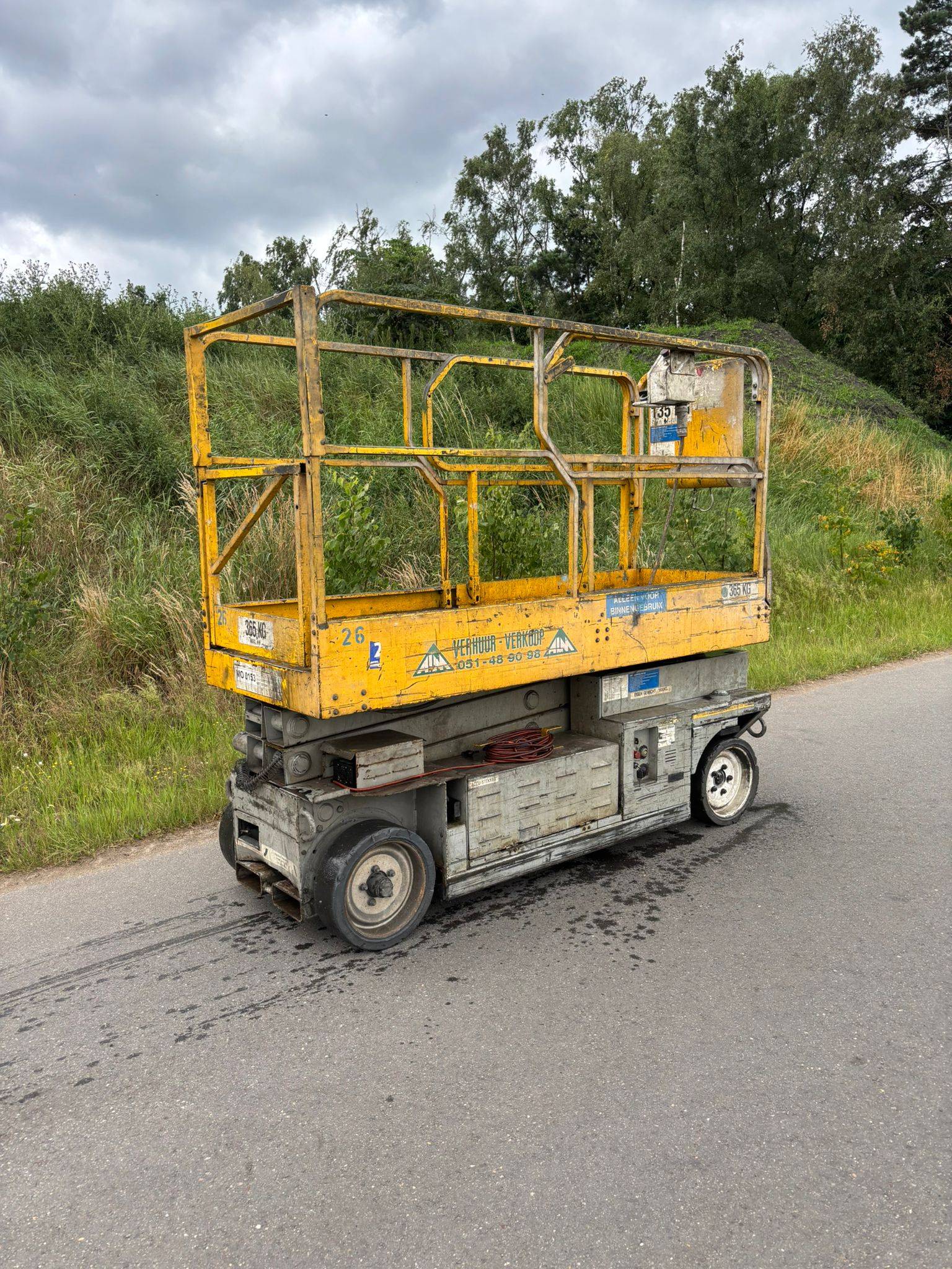 Scissor lift Custers 2033 ES Electric 8m 1997