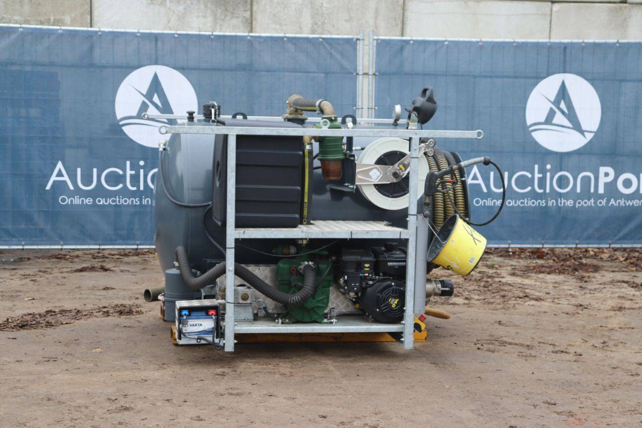 Pomp Mecaflex VCX1600G Benzine 2022 met 10 Toilet Cabines