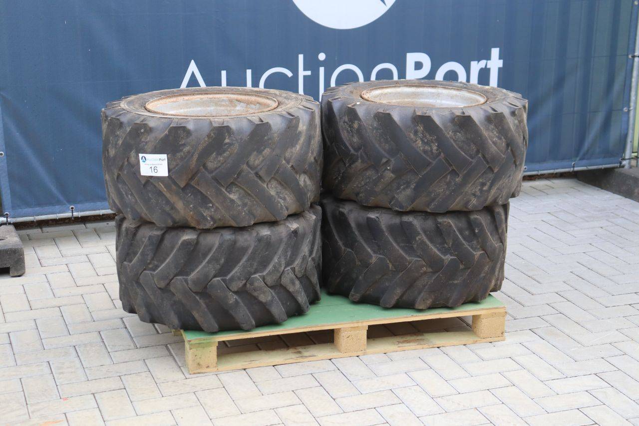 Lot de 4 pneus BKT 15.0/55-17
