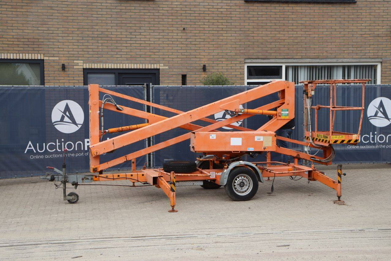 Trailer-mounted aerial work platform