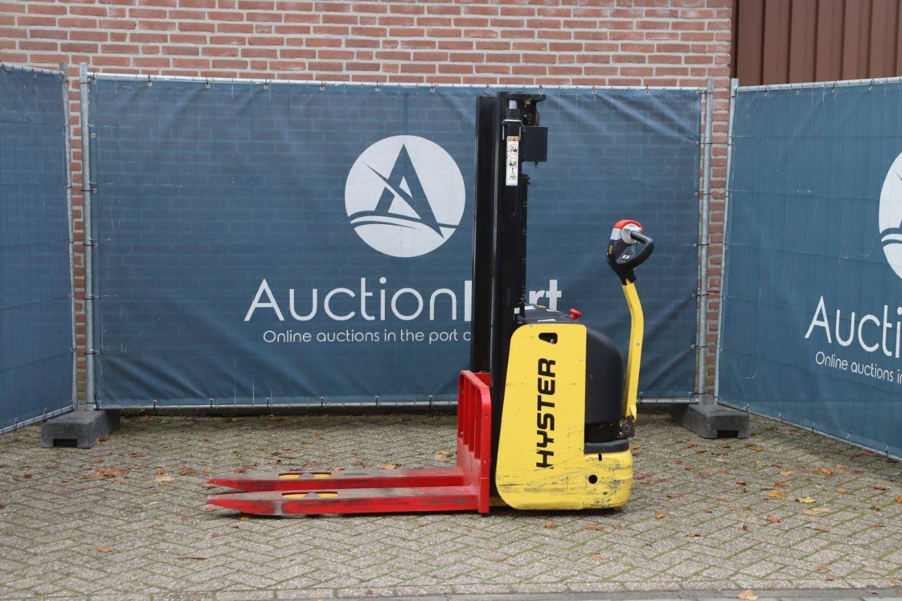 Hyster S1.0 AC Electric Stacker 1000kg 2.8m 2014