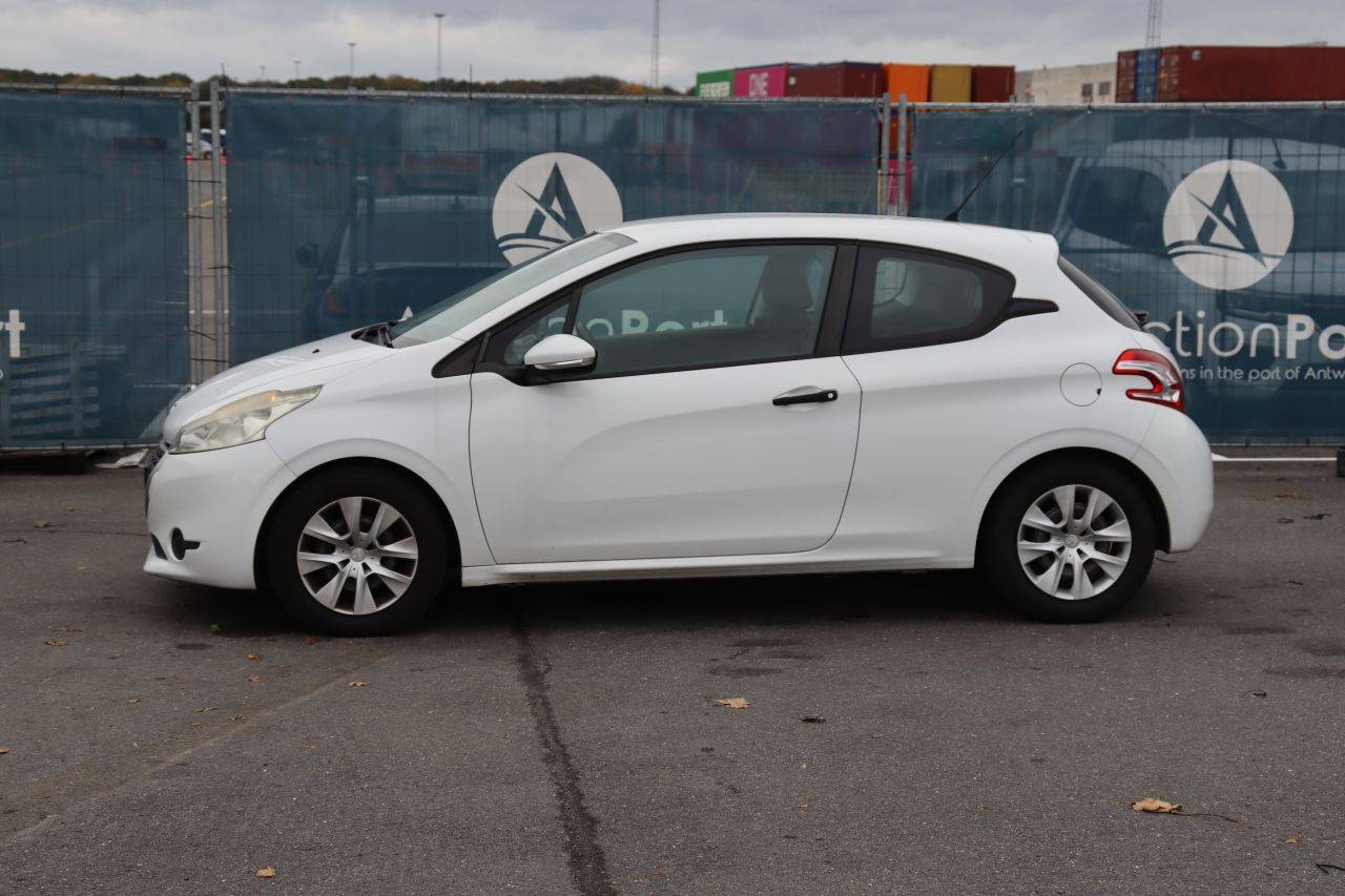 Pkw Peugeot 208 Benzin 95 PS 2012 (Margin)