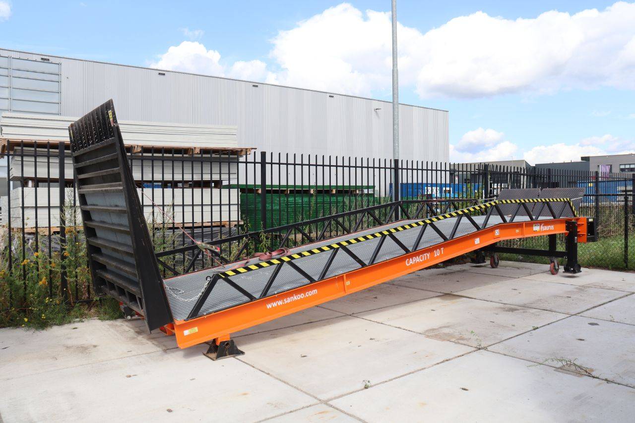 Mobile loading bridge Saurus 10t