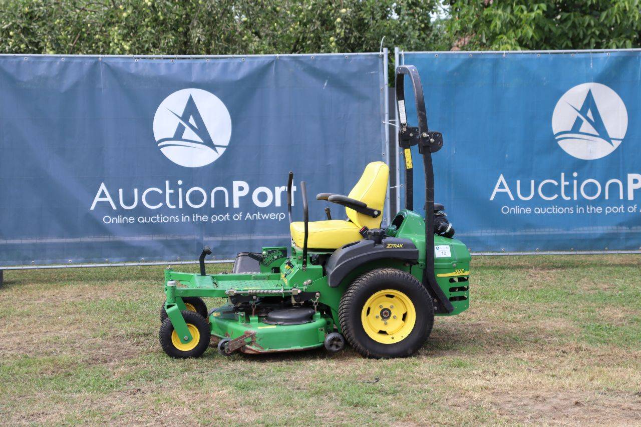 Zitmaaier John Deere ZTRAK 717E Benzine 14.2kW