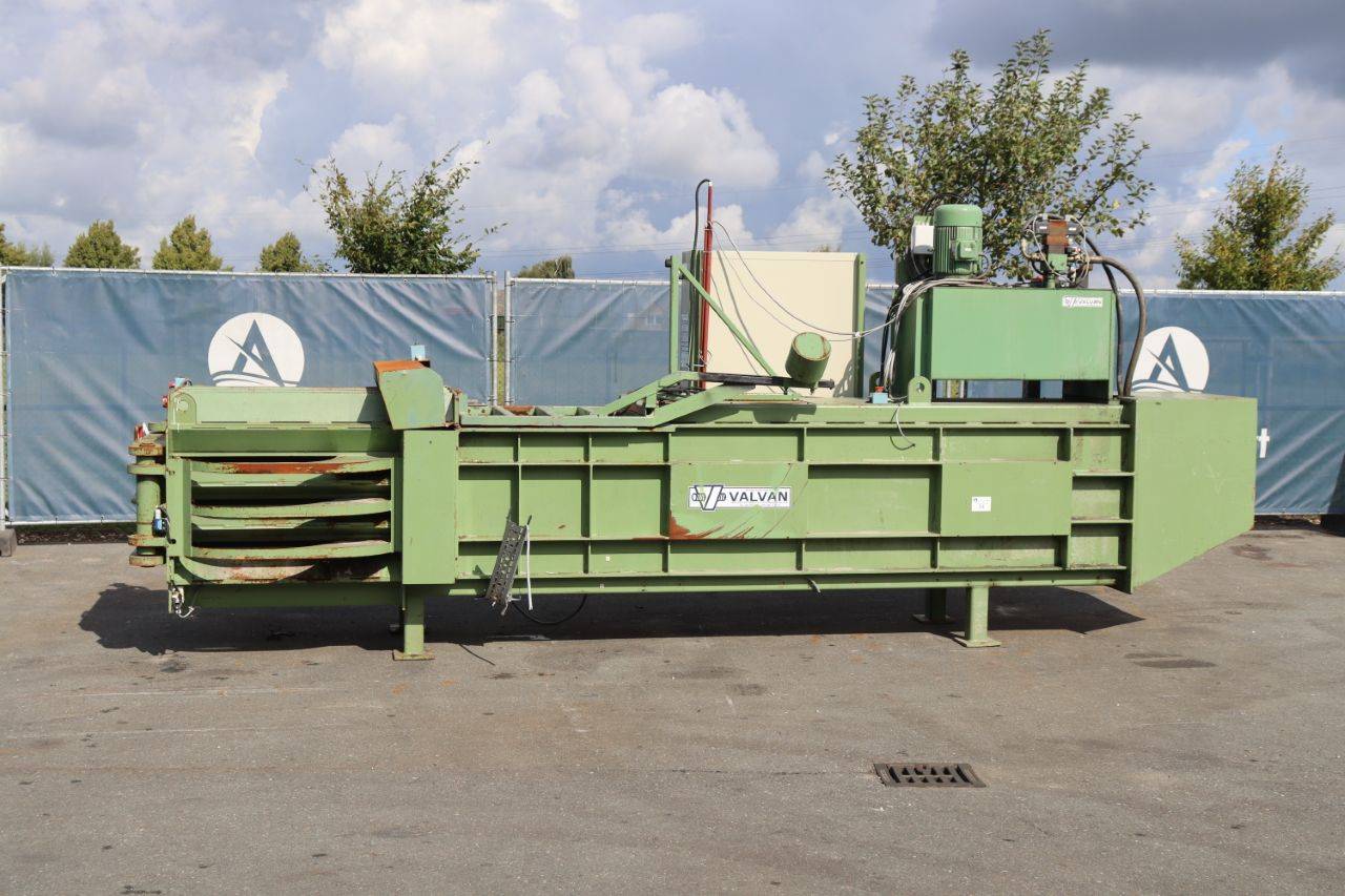 Valman H40-S-1000 Electric Baler 40t 1995 with conveyor belt and parts 