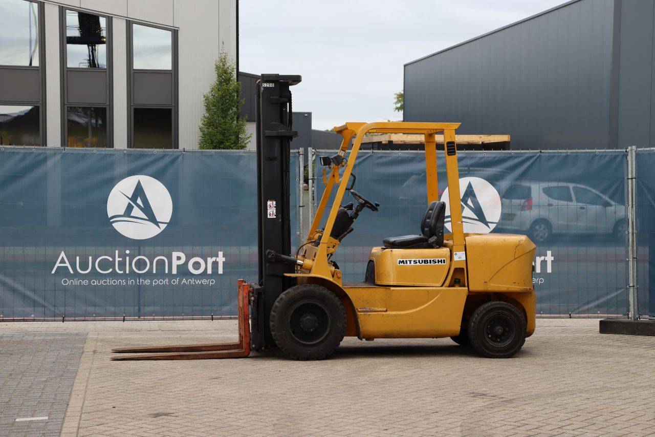 Gabelstapler Mitsubishi FD30K Diesel 3000kg 4,0m 2001