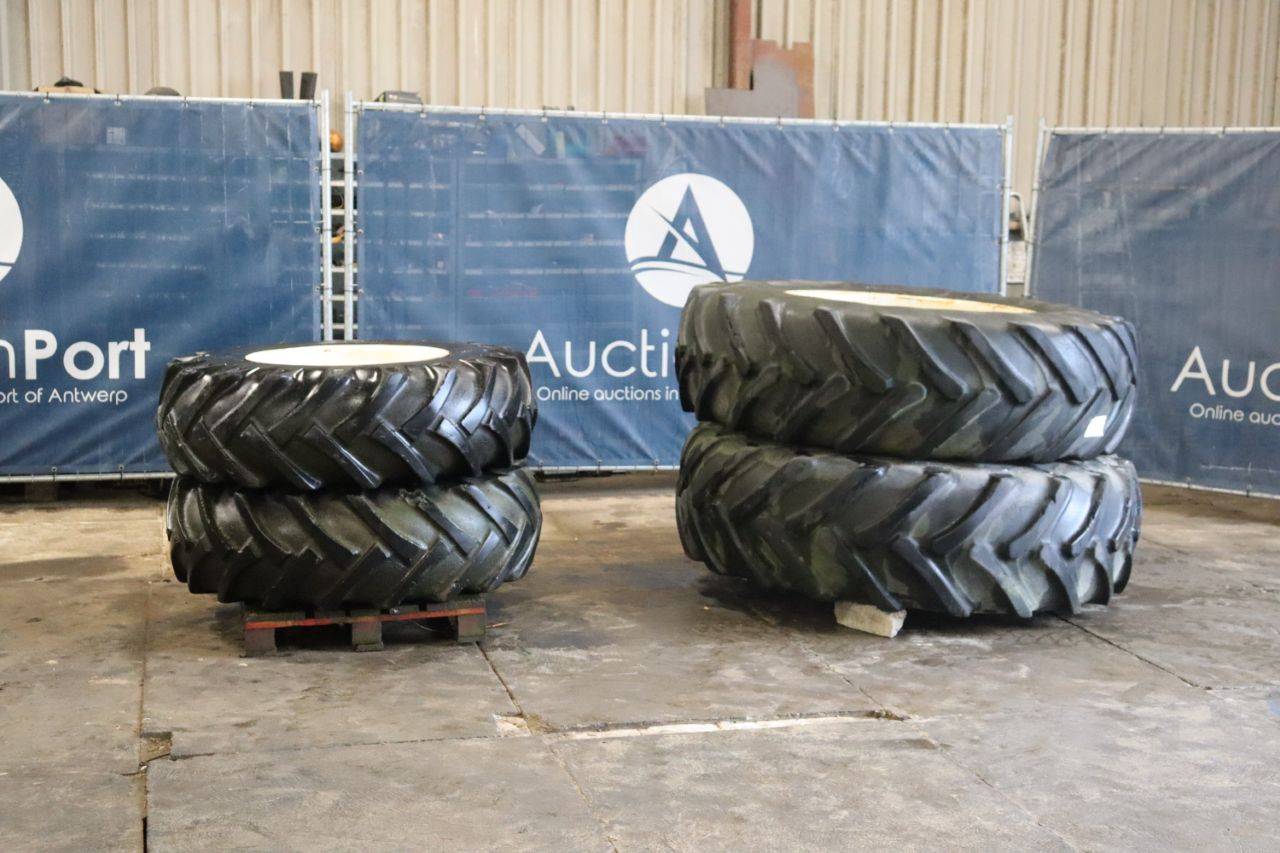 Set of tractor tires Goodrich 16.9-26/Alliance 20.8R38 from International 1455 (Margin)
