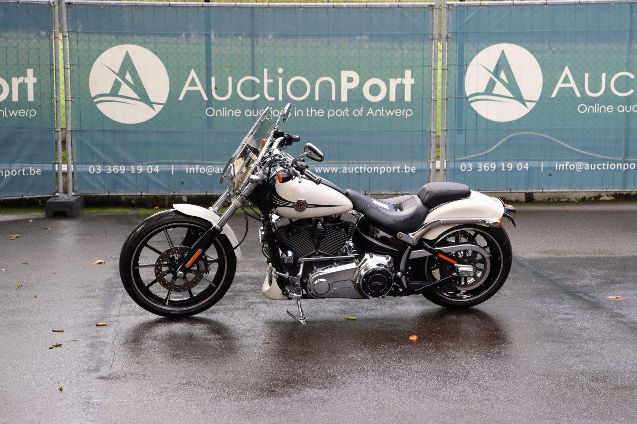 Harley-Davidson BREAKOUT SOFTAIL Motorrad Benzin 2014