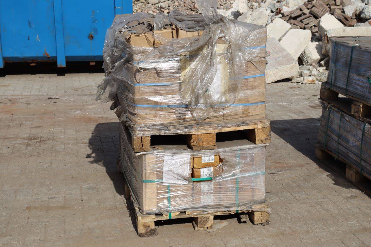 Lote de pernos de construcción galvanizados en caliente con tuercas