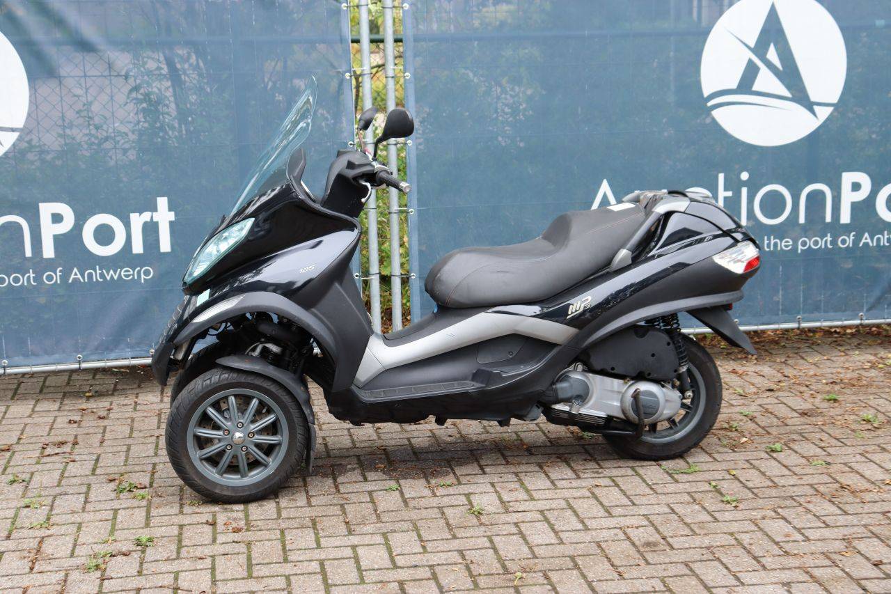 Scooter Piaggio M47301 Petrol 2007 (Margin)