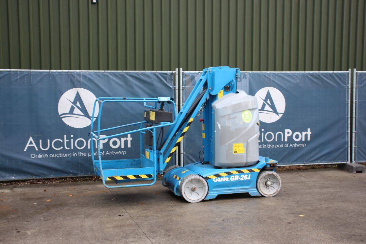 Genie GR-26J Electric Mast Lift 2016