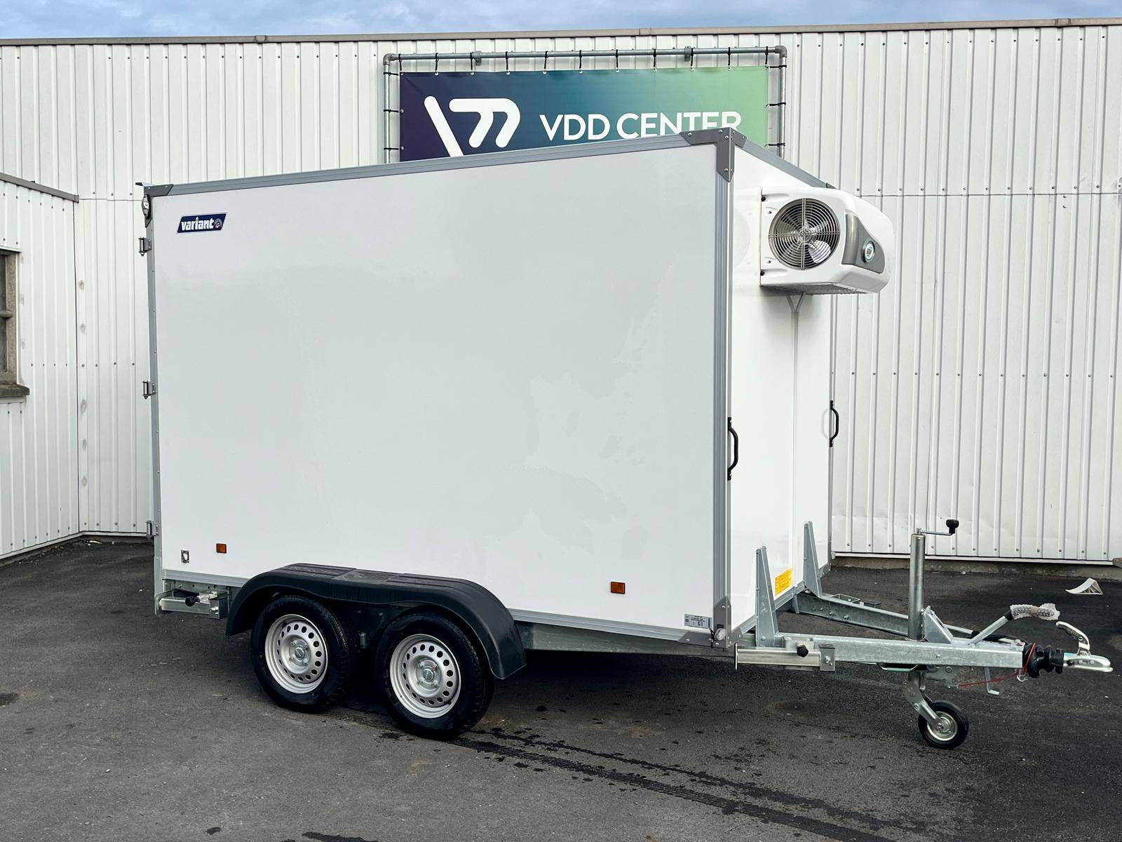 Refrigerated trailer Variant 2000kg New