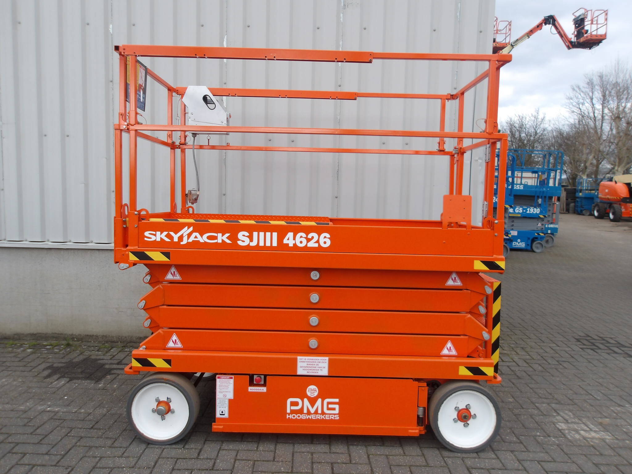 SkyJack SJ4626 Electric Scissor Lift 9.92m 2015